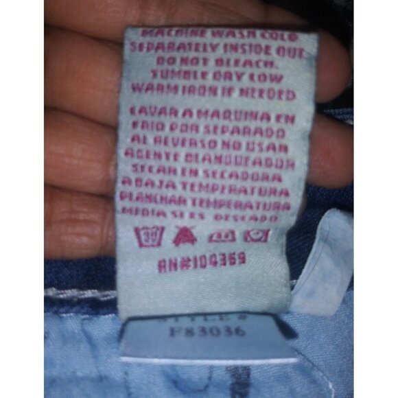 YMI Women's Denim Capri Jeans Sz 5 Dark Distressed Stretch embroidered pockets - Picture 10 of 10